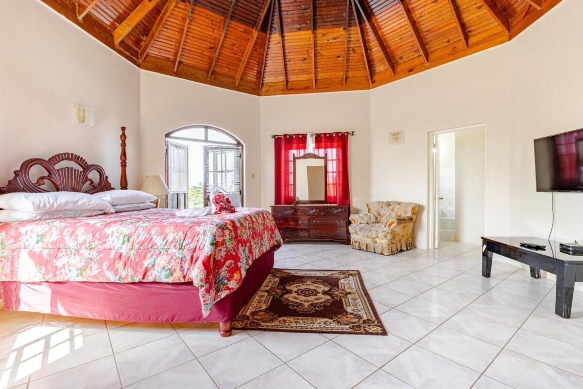 Grand - 9-bedroom Luxury Retreat With Olympic Sized Pool * Montego Bay