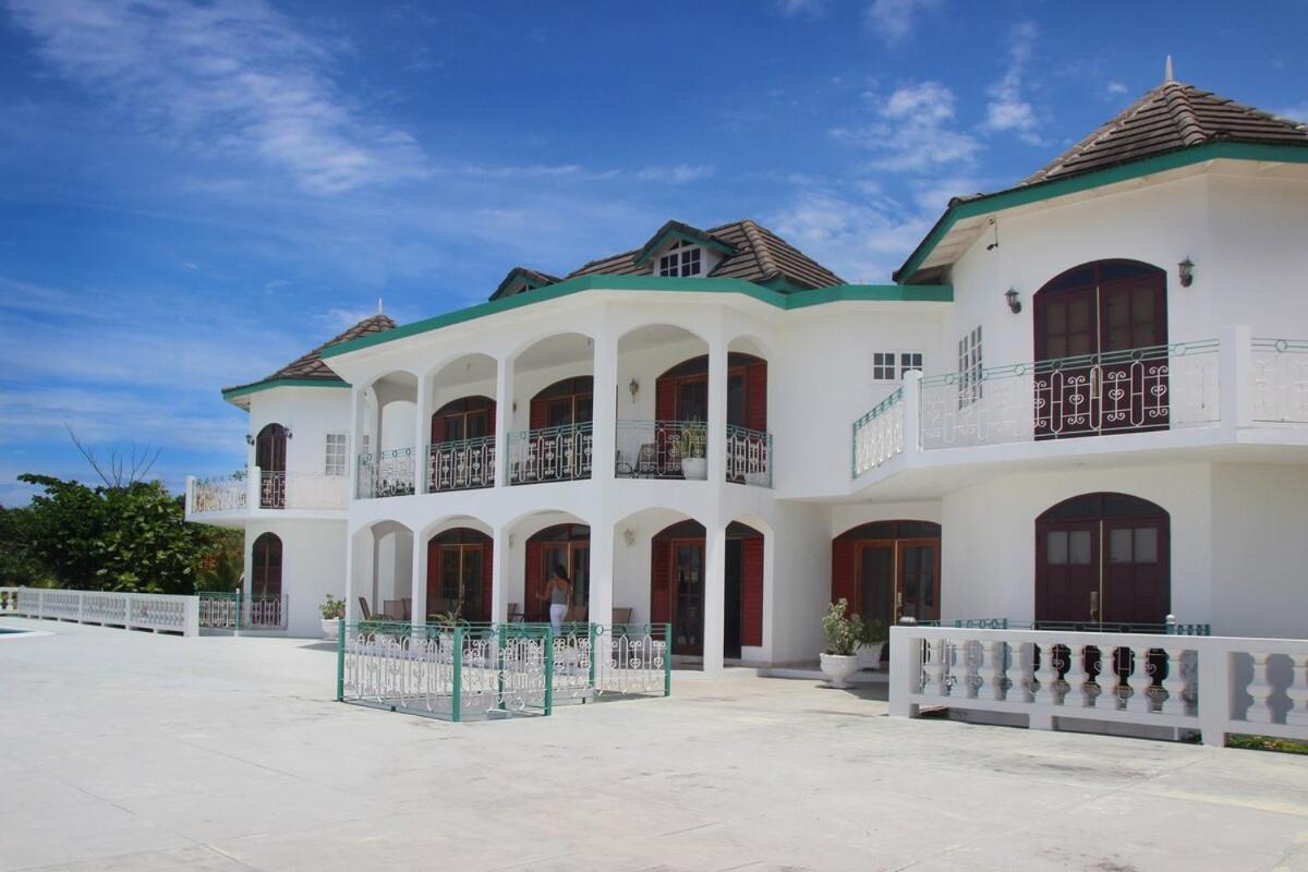 Grand - 9-bedroom Luxury Retreat With Olympic Sized Pool Pousada