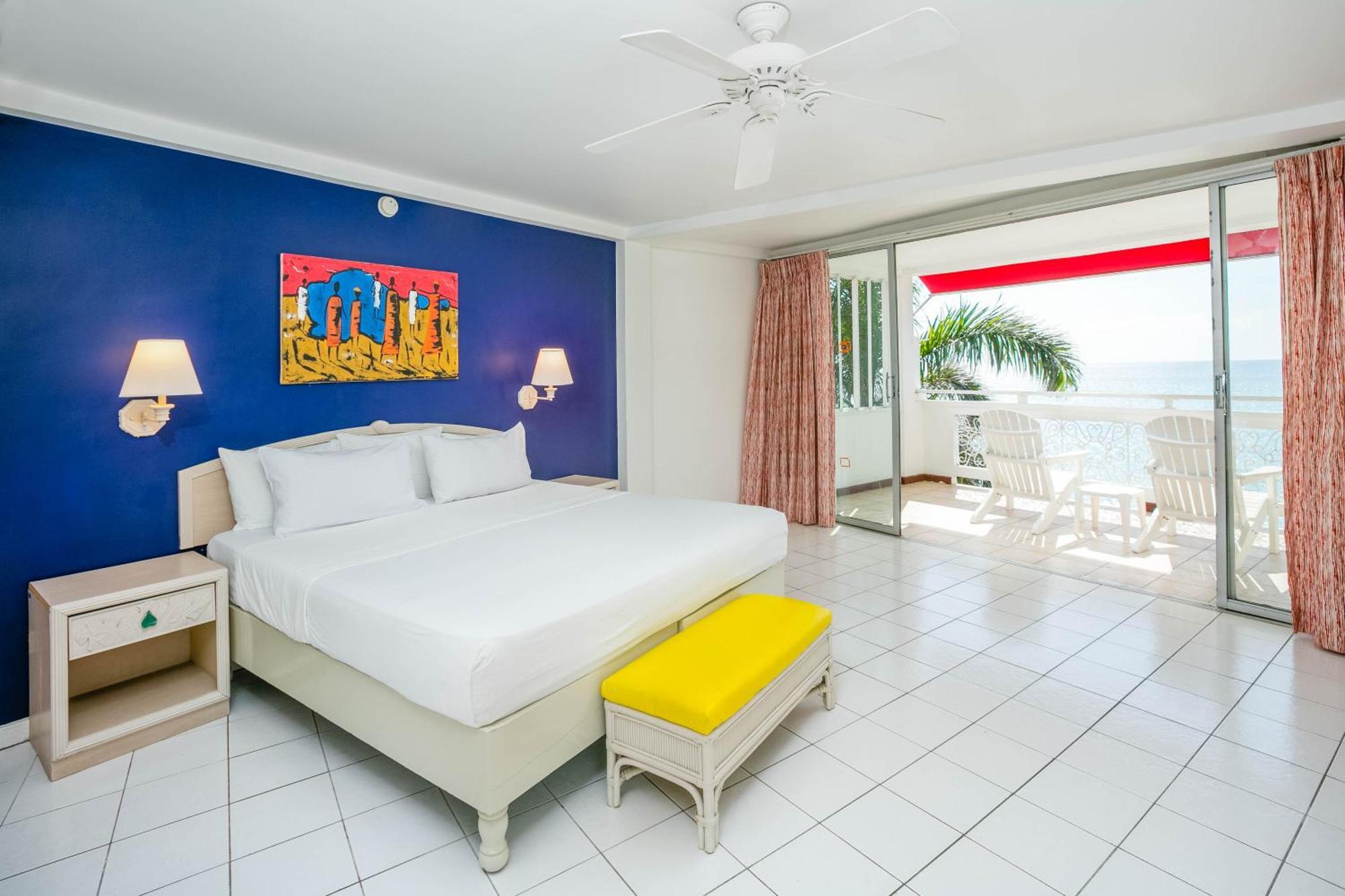 Grand Decameron Montego Beach, A Trademark All-inclusive Resort 3*
