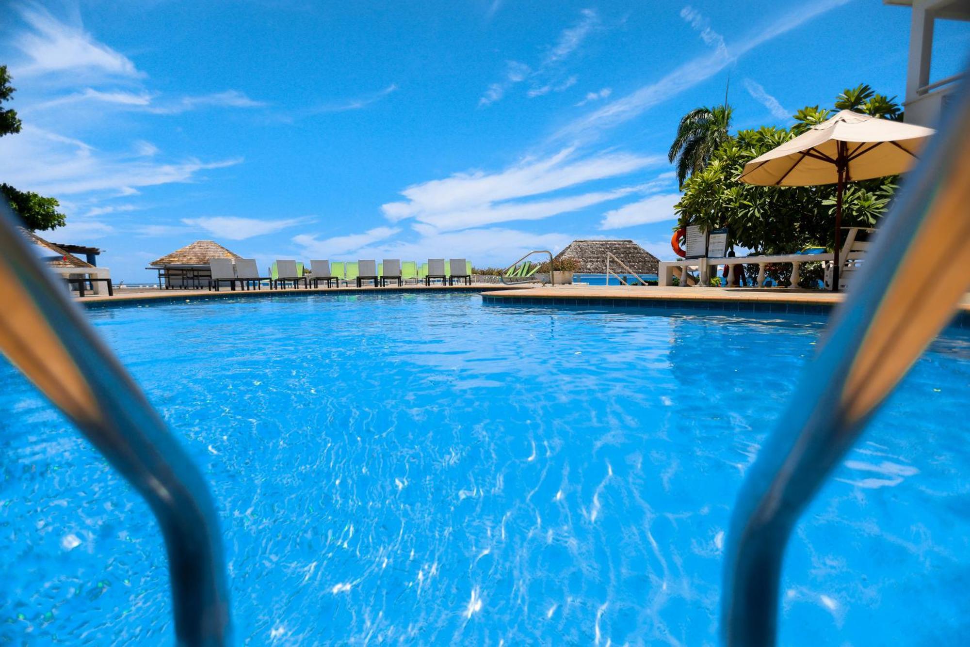 Grand Decameron Montego Beach, A Trademark All-inclusive 3*