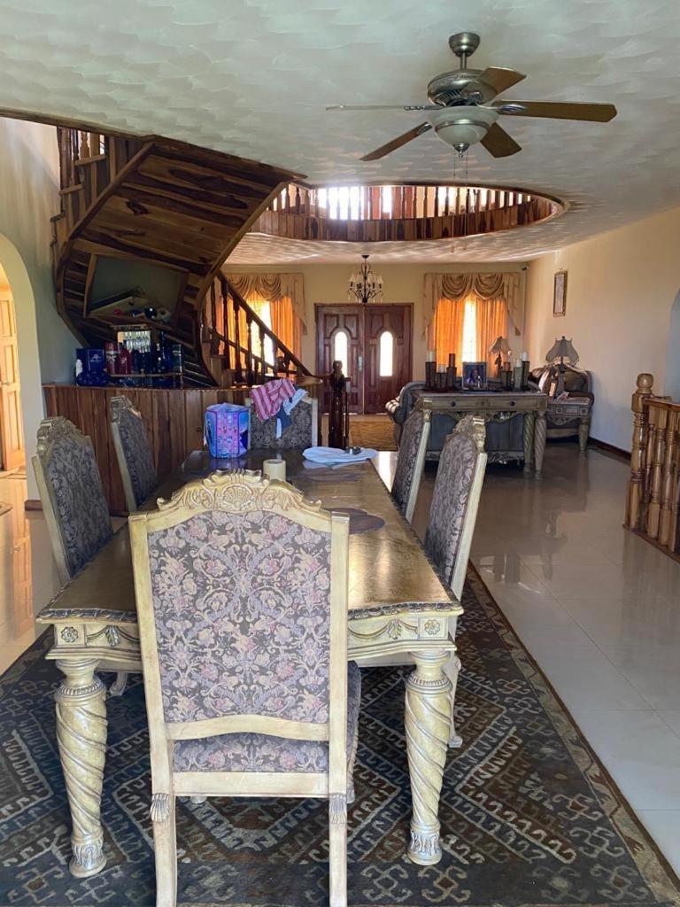The Mansion Homestay Runaway Bay