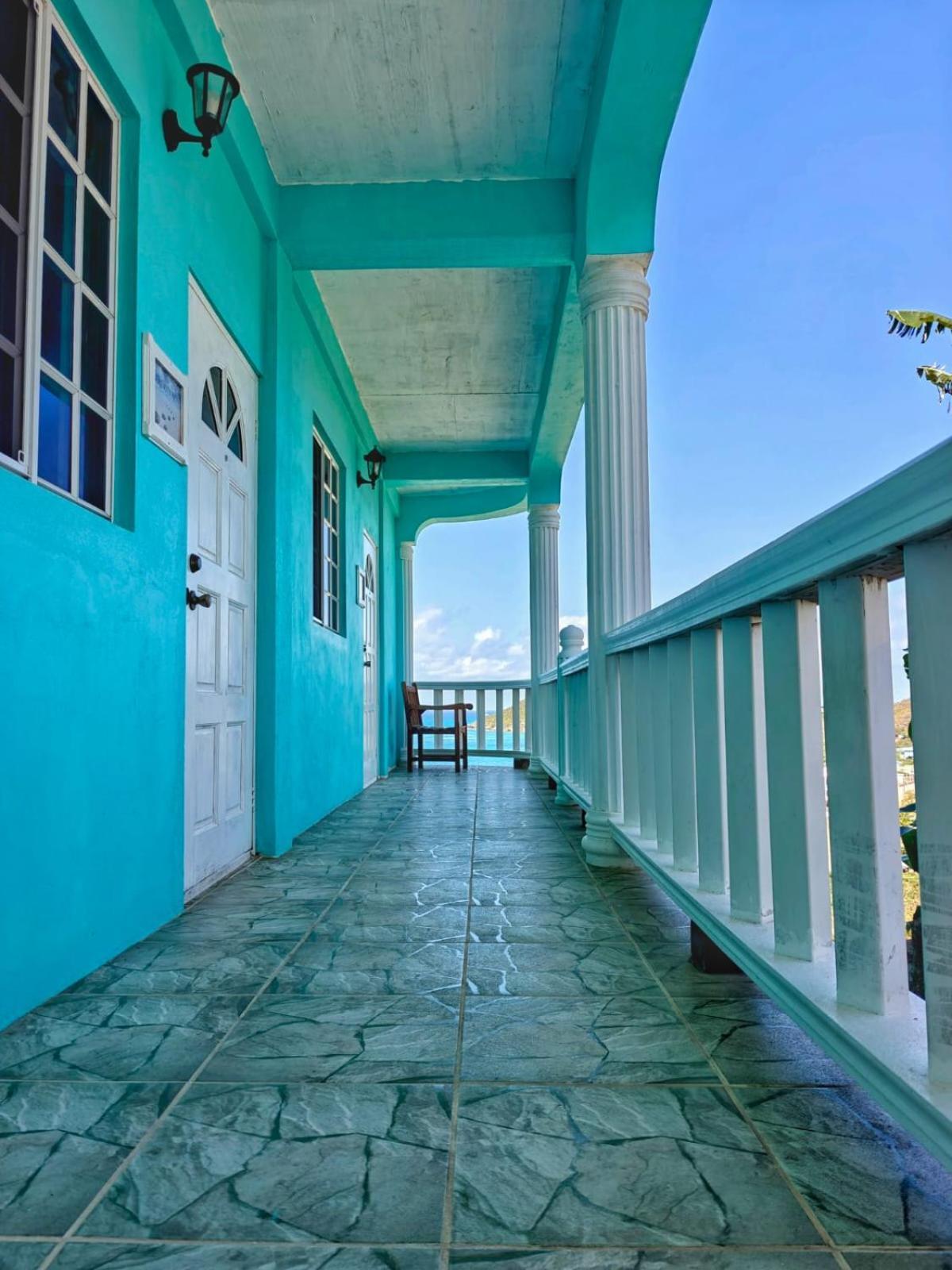 Isla Vista Canouan Charlestown