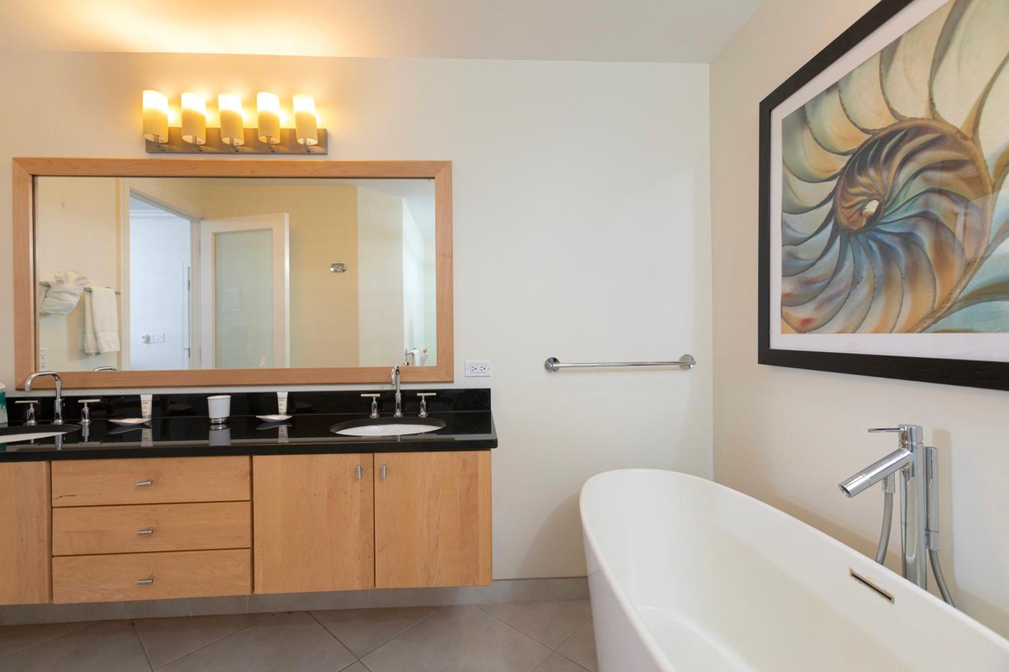 South Bay Club 33 - 3 Bedroom 2 Bathroom Unit George Town