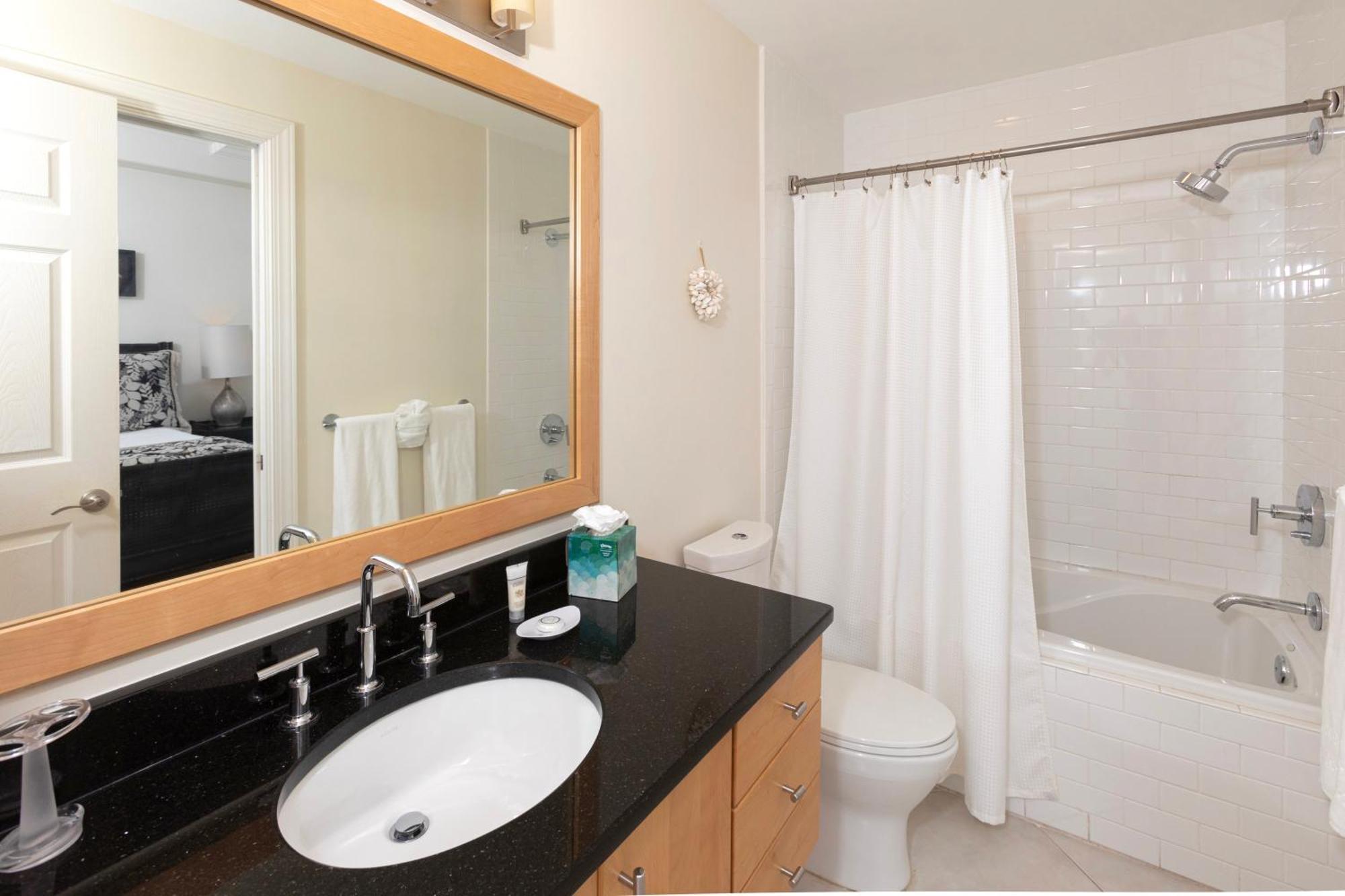 Apartment South Bay Club 33 - 3 Bedroom 2 Bathroom Unit George Town