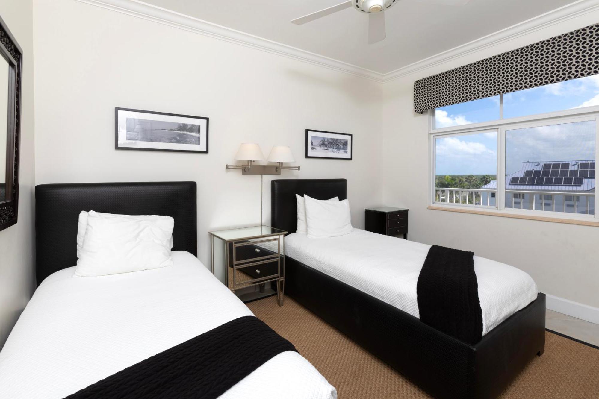South Bay Club 33 - 3 Bedroom 2 Bathroom Unit Apartment