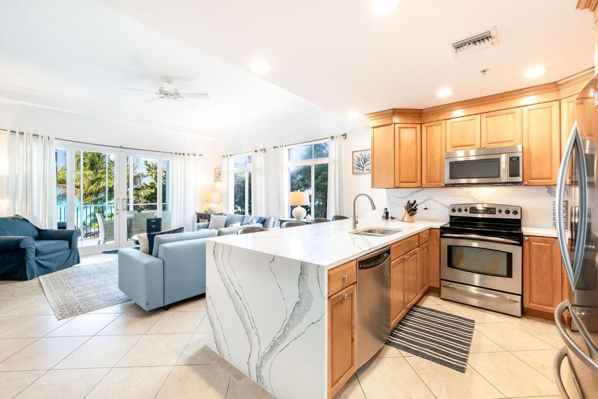 South Bay Club 8 - 2 Bedroom 2 Bathroom Unit Apartment *