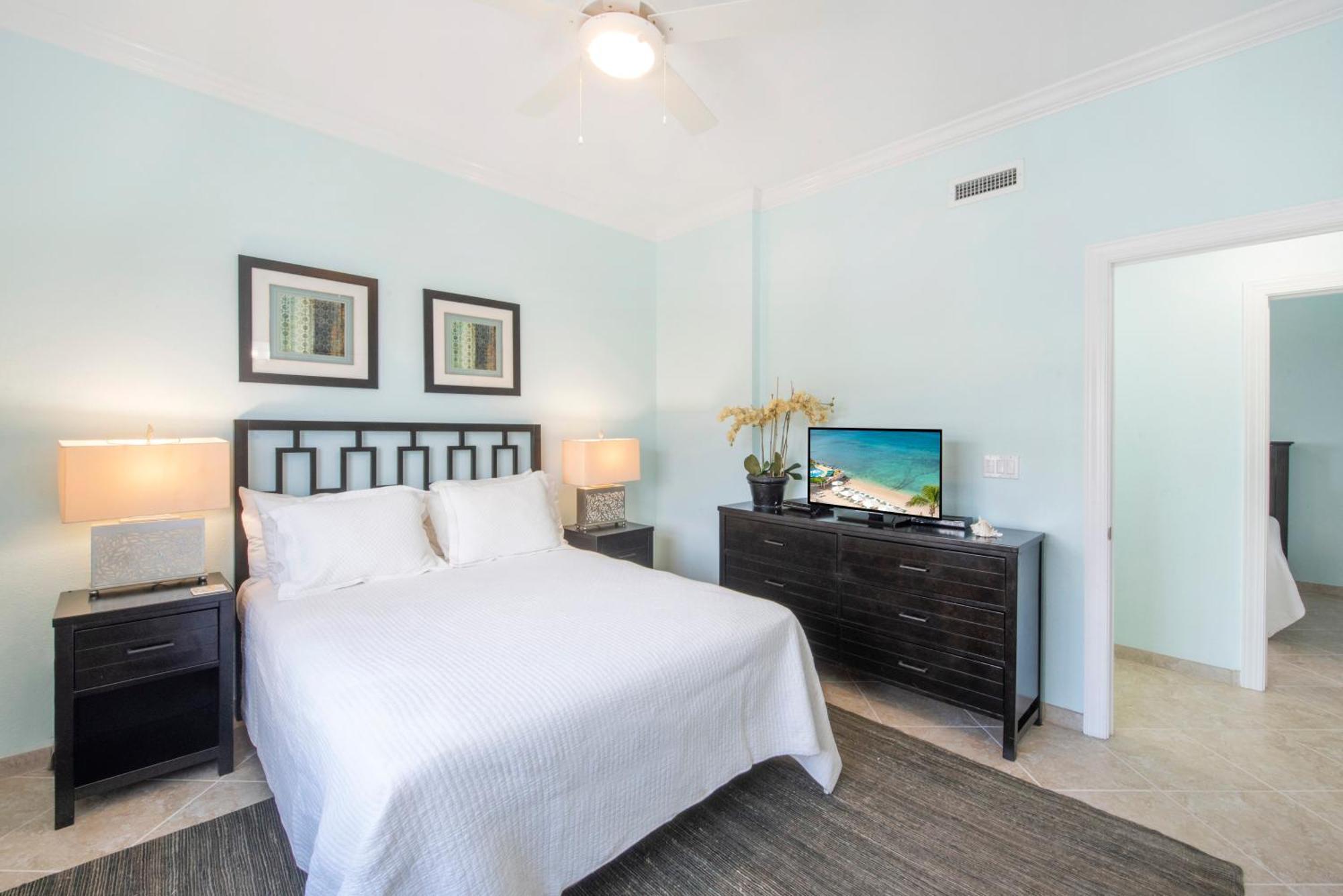 South Bay Club 30 - 3 Bedroom 2 Bathroom Unit Apartment George Town