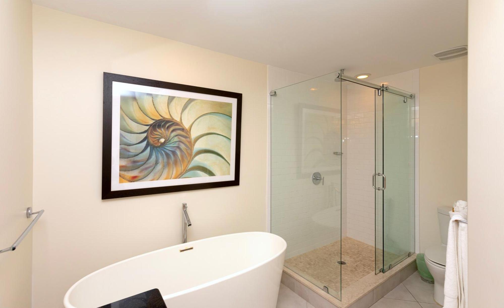 South Bay Club 33 - 3 Bedroom 2 Bathroom Unit Apartment *