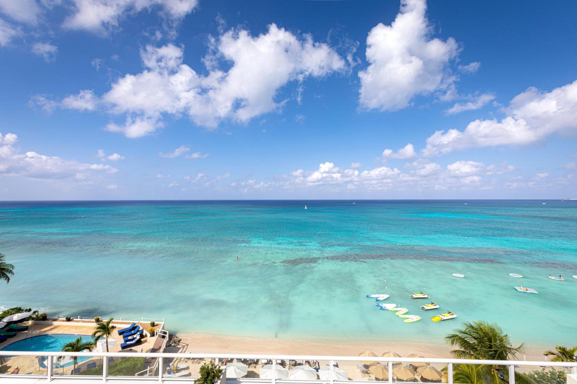 South Bay Club 33 - 3 Bedroom 2 Bathroom Unit Apartment *