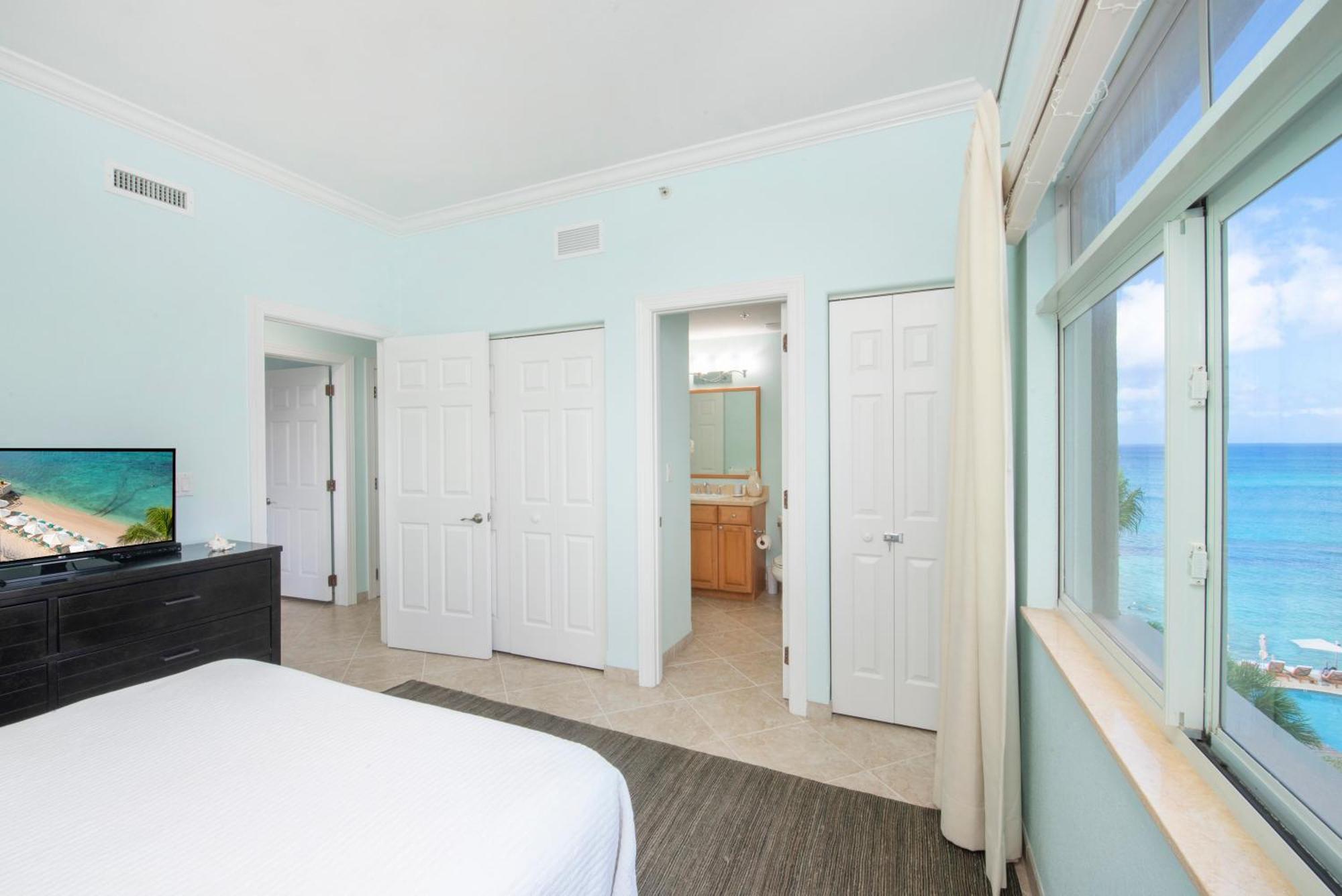 South Bay Club 30 - 3 Bedroom 2 Bathroom Unit Apartment