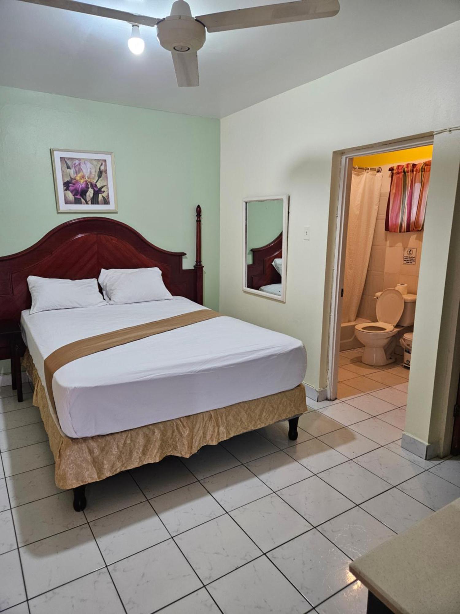 Palm Bay & Restaurant Guest house