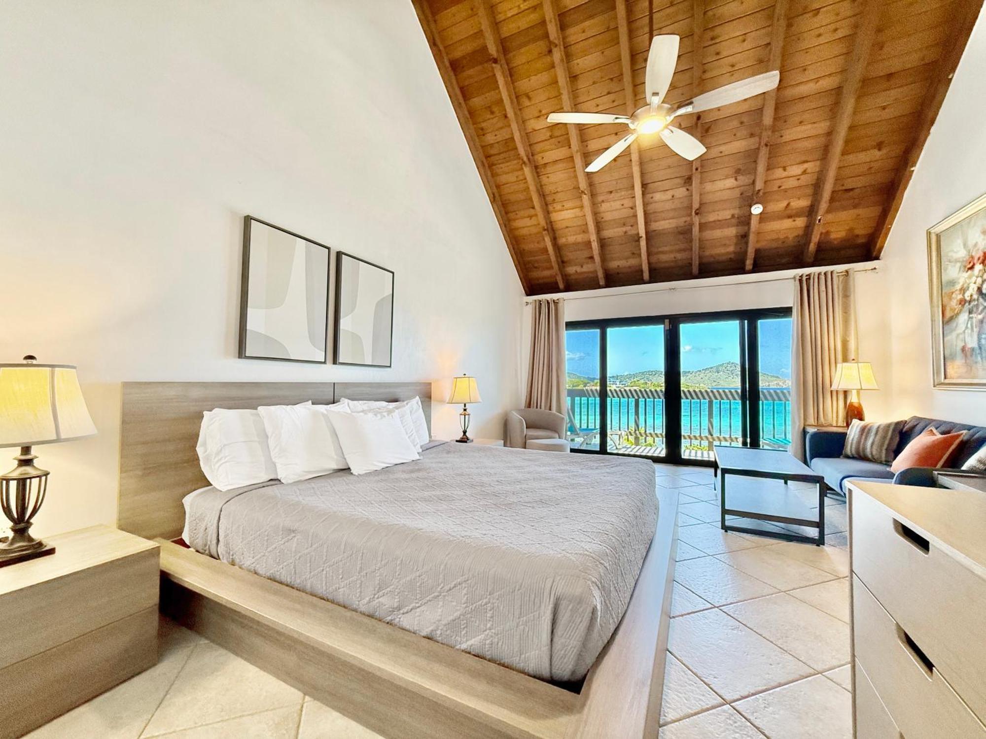 Sapphire Beachfront Renovated 1200 Sf! - Free Wi-fi