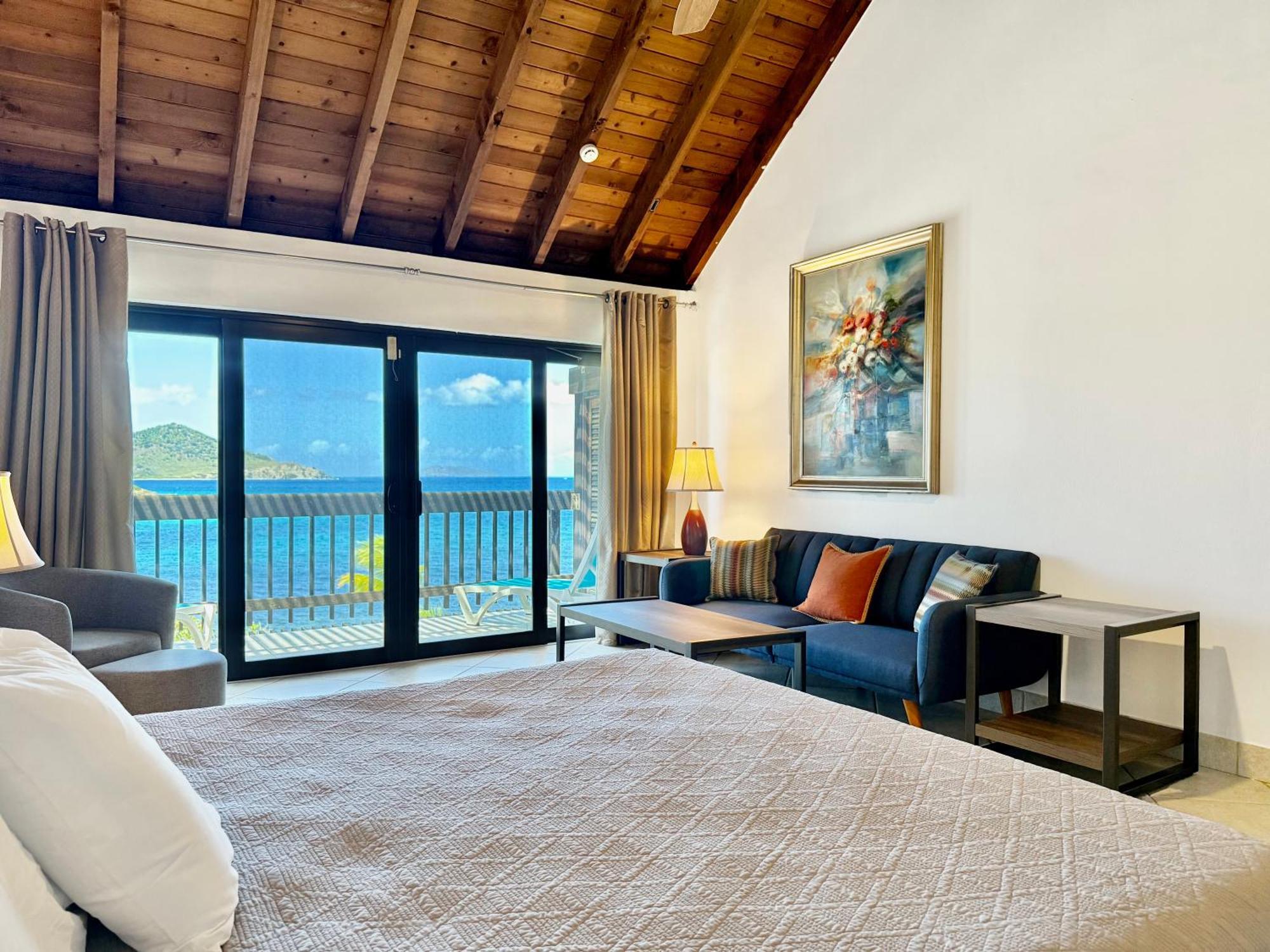 Sapphire Beachfront Renovated 1200 Sf! - Free Wi-fi Apartment
