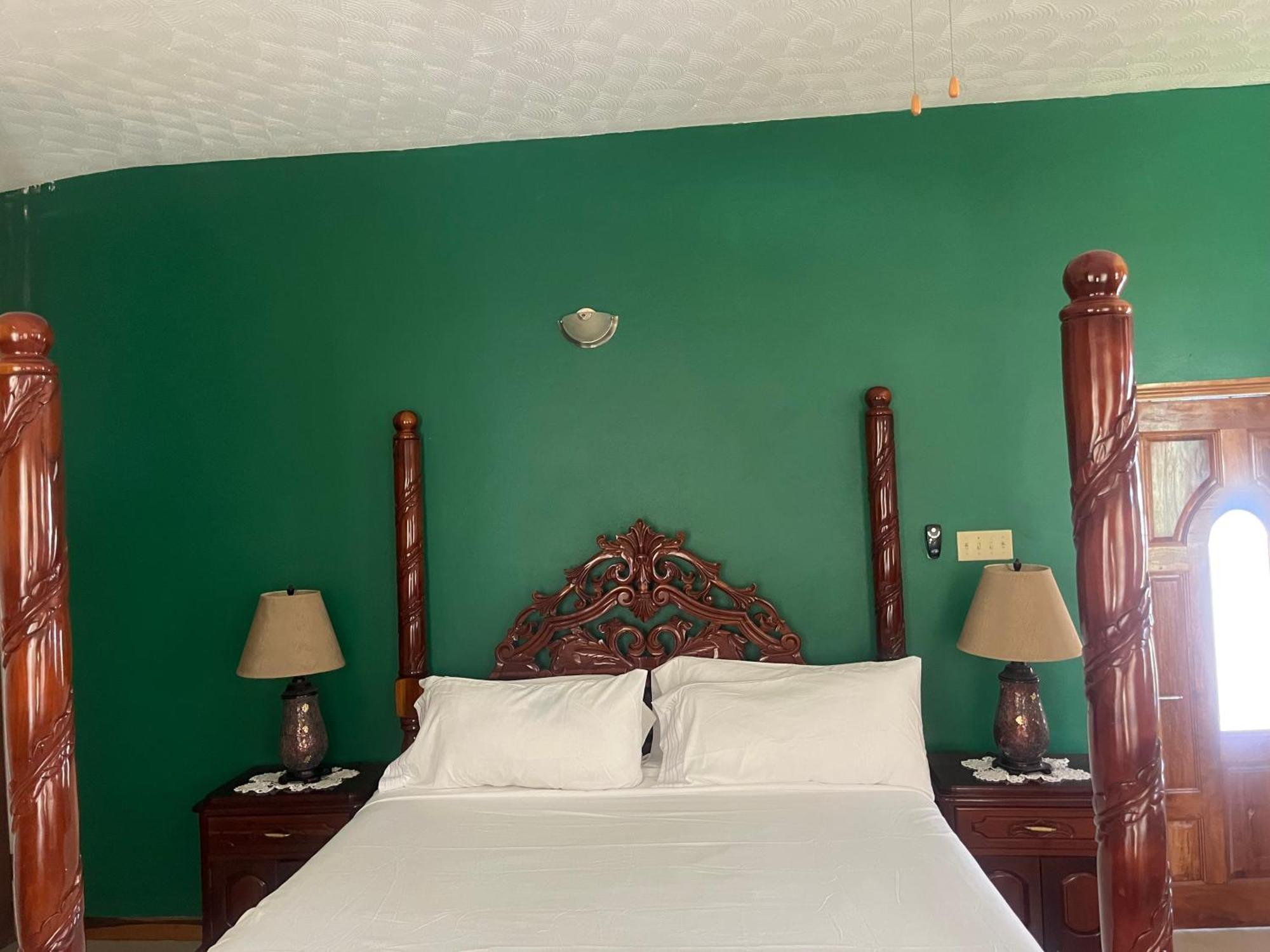 The Mansion Homestay Runaway Bay