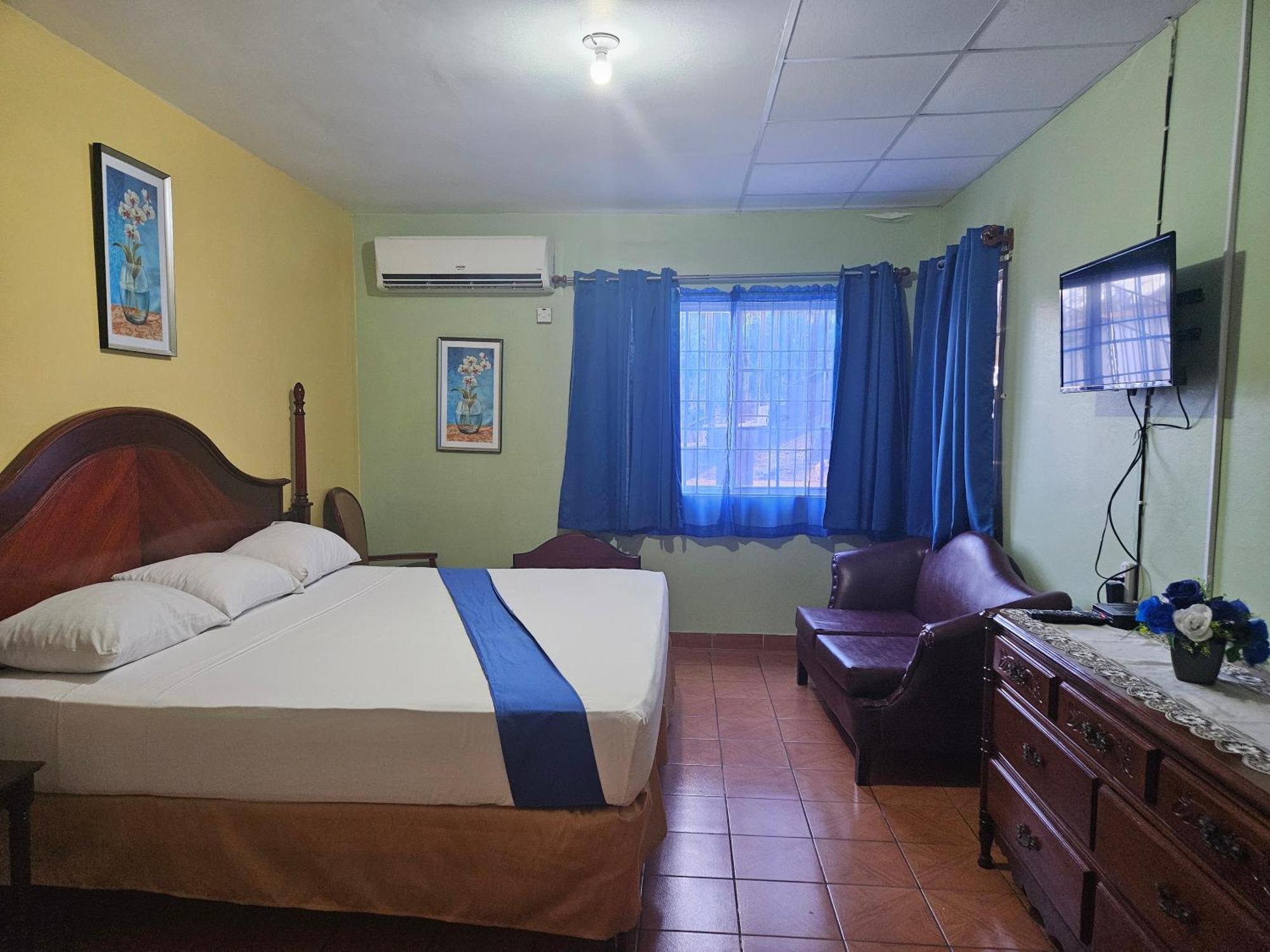 Palm Bay & Restaurant Guest house *