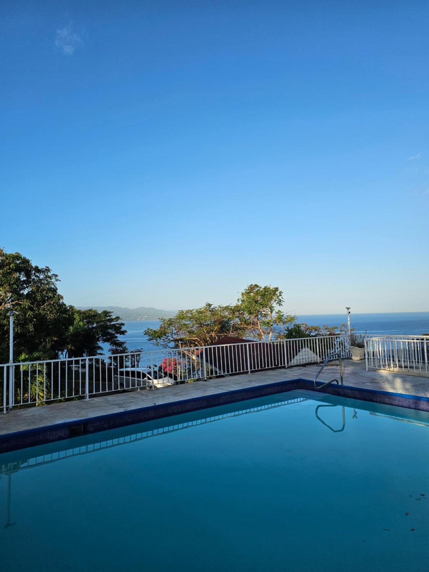 Montego Bay Club Apartments *
