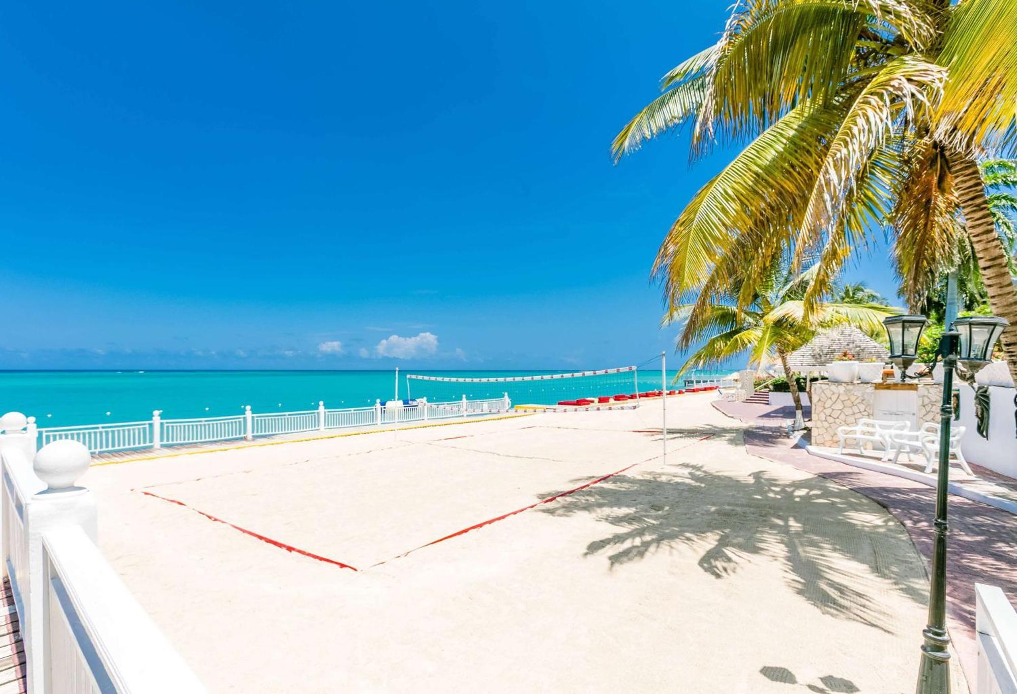 Grand Decameron Montego Beach, A Trademark All-inclusive 3*