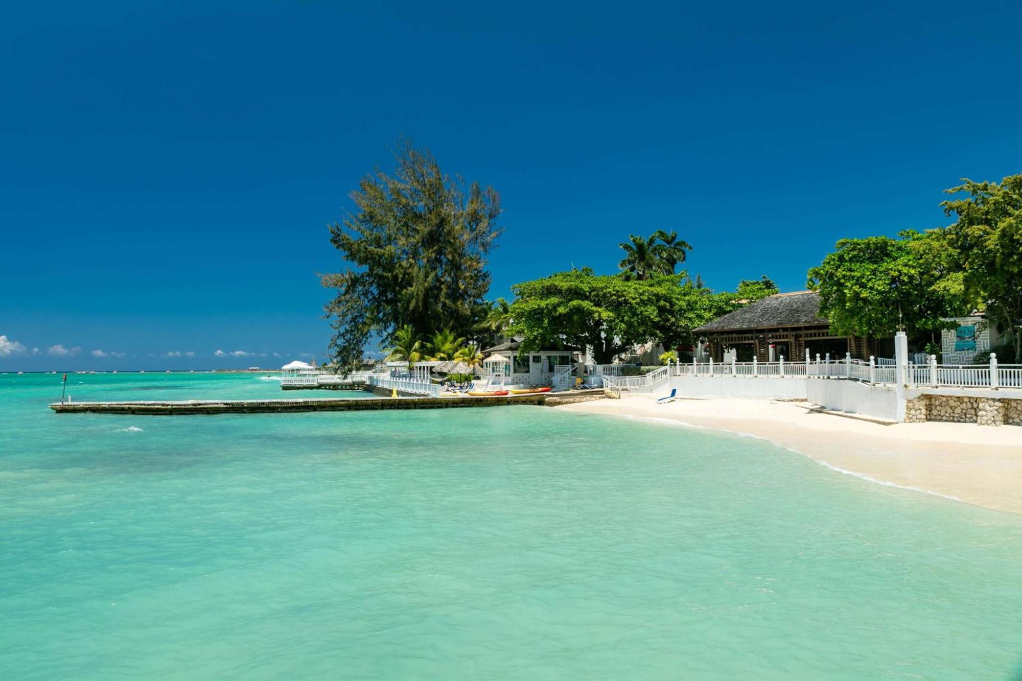 Resort Grand Decameron Montego Beach, A Trademark All-inclusive 3*