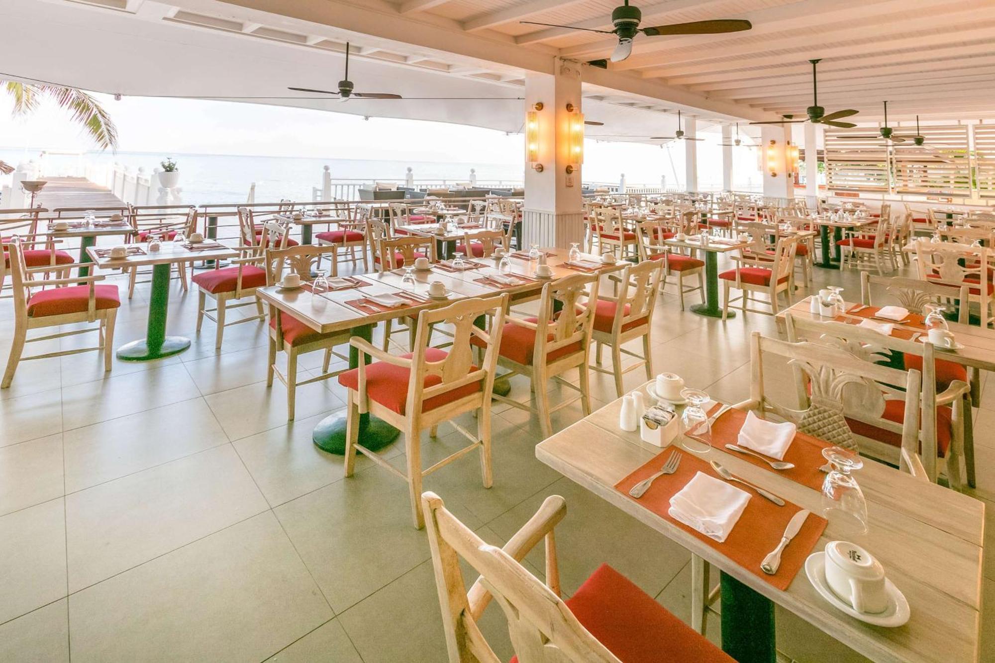 Grand Decameron Montego Beach, A Trademark All-inclusive 3* Montego Bay