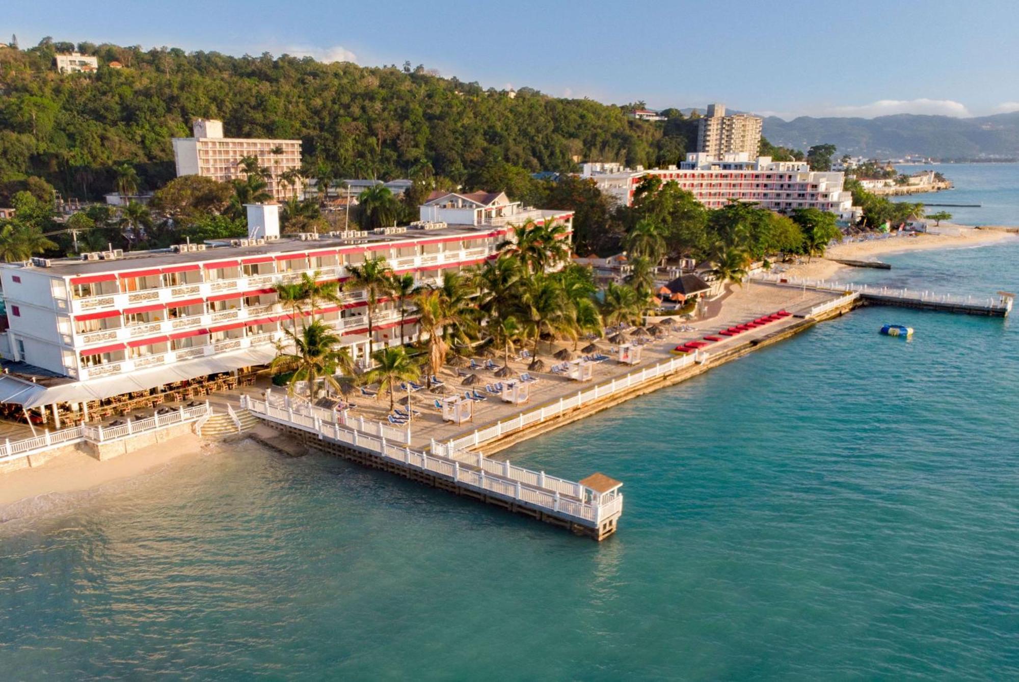 Grand Decameron Montego Beach, A Trademark All-inclusive