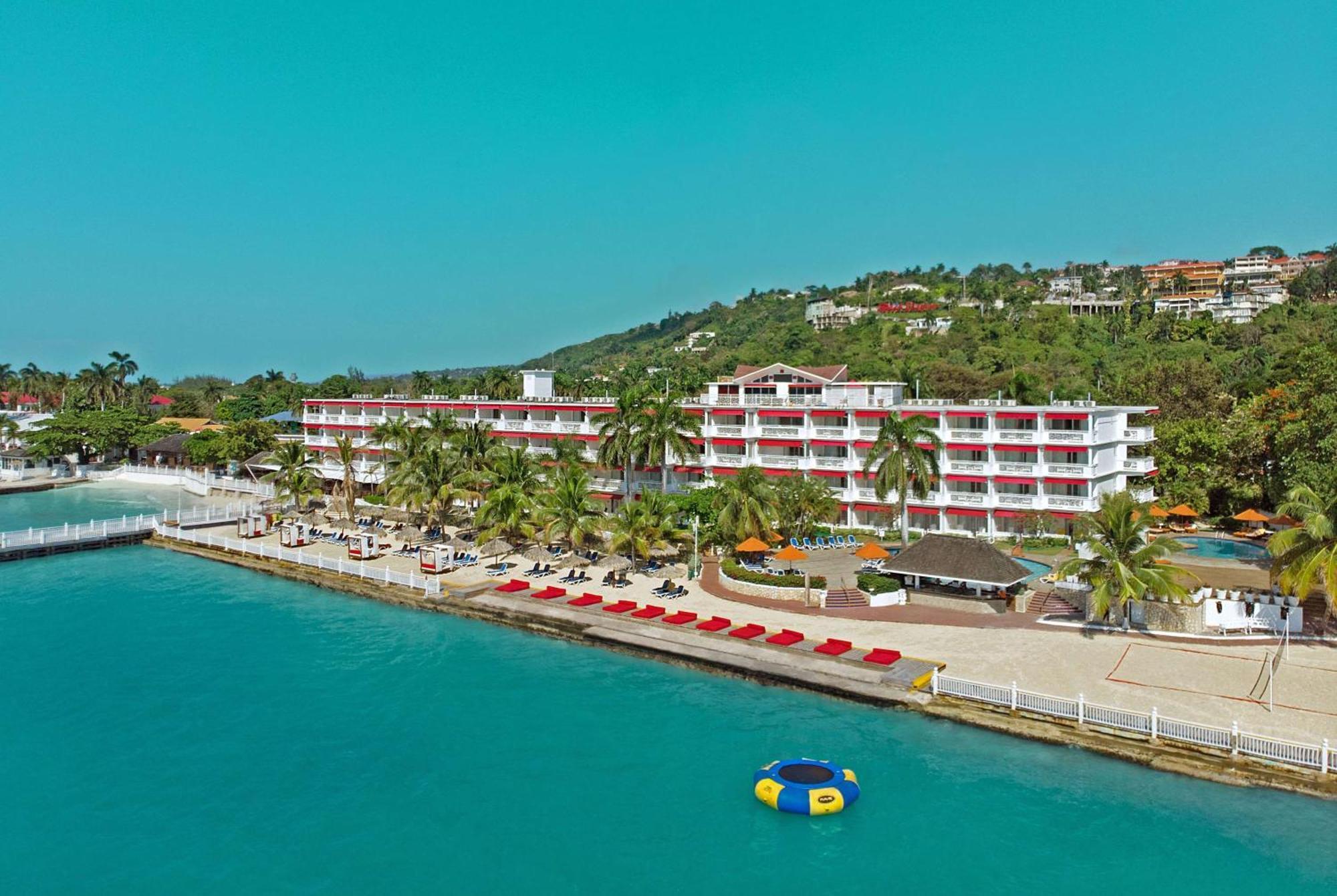 Grand Decameron Montego Beach, A Trademark All-inclusive Resort