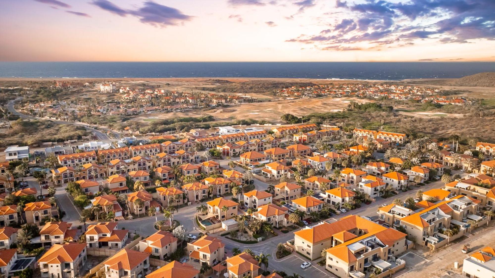 1 Min To Beach, W Pool, Gym In A Gated Community Casa de férias Palm Beach