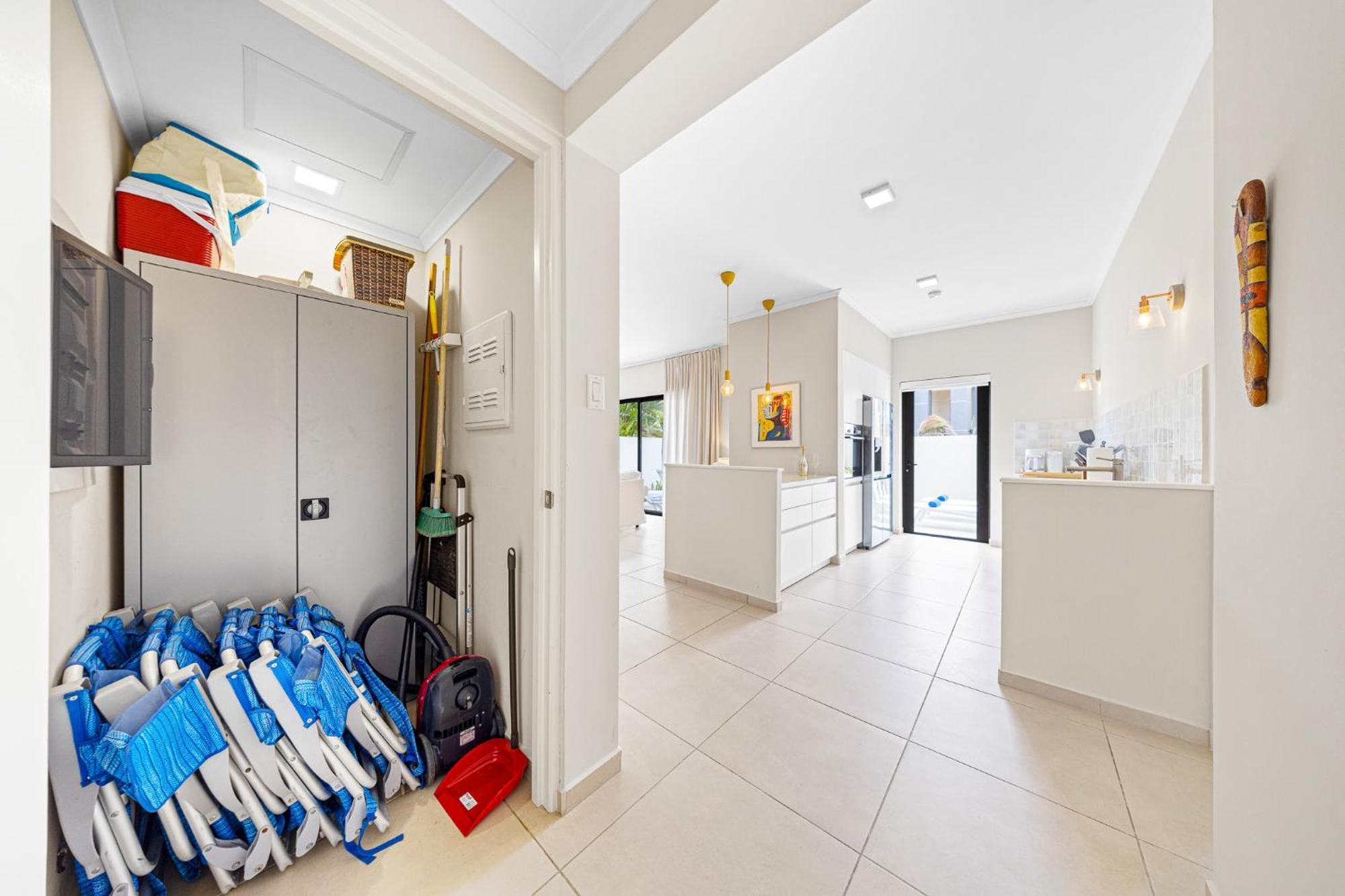 1 Min To Beach, W Pool, Gym In A Gated Community *
