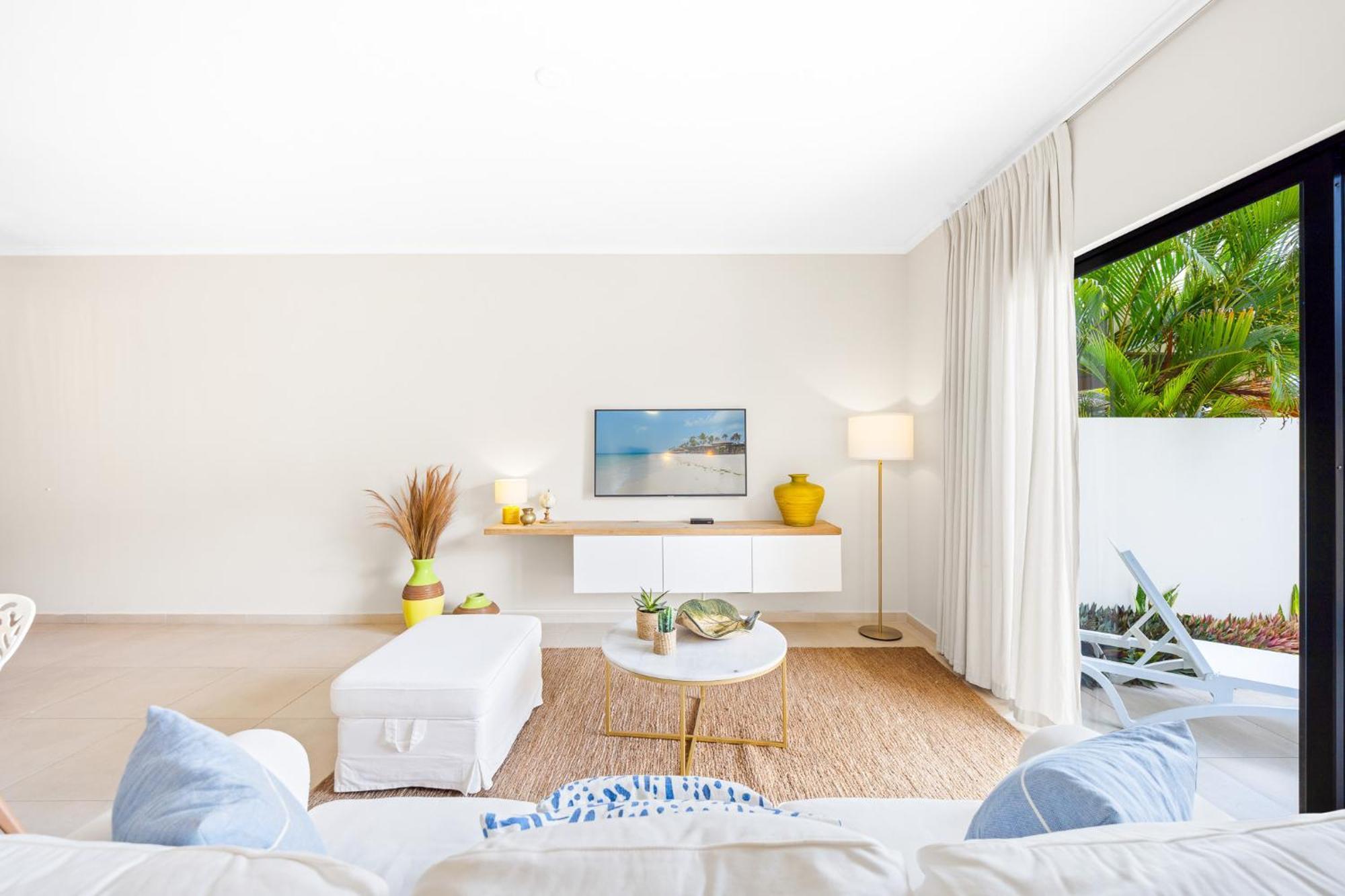 Casa de férias 1 Min To Beach, W Pool, Gym In A Gated Community Palm Beach