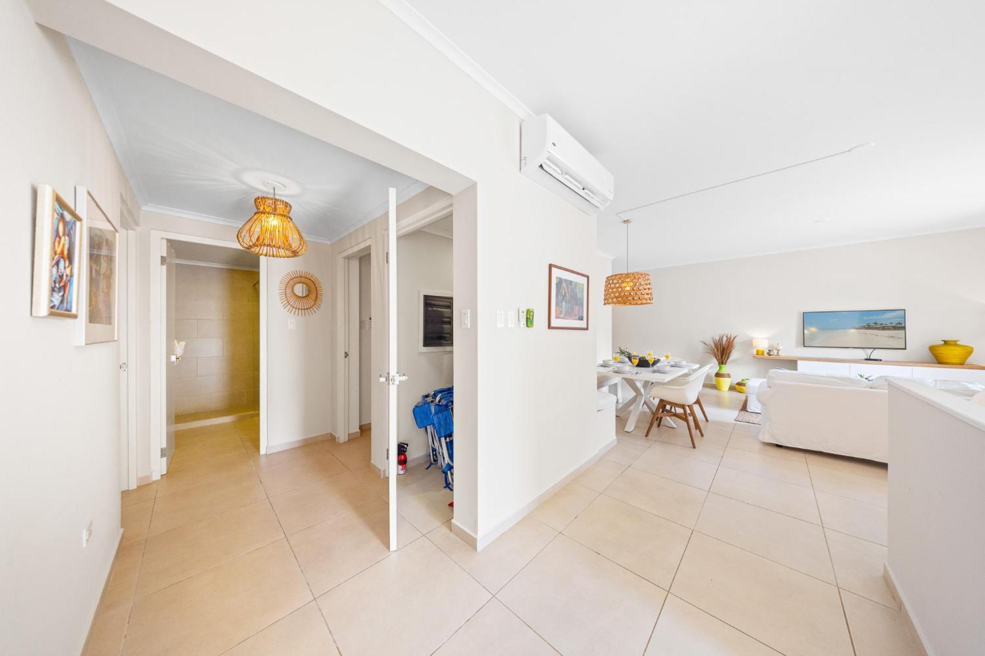 1 Min To Beach, W Pool, Gym In A Gated Community *