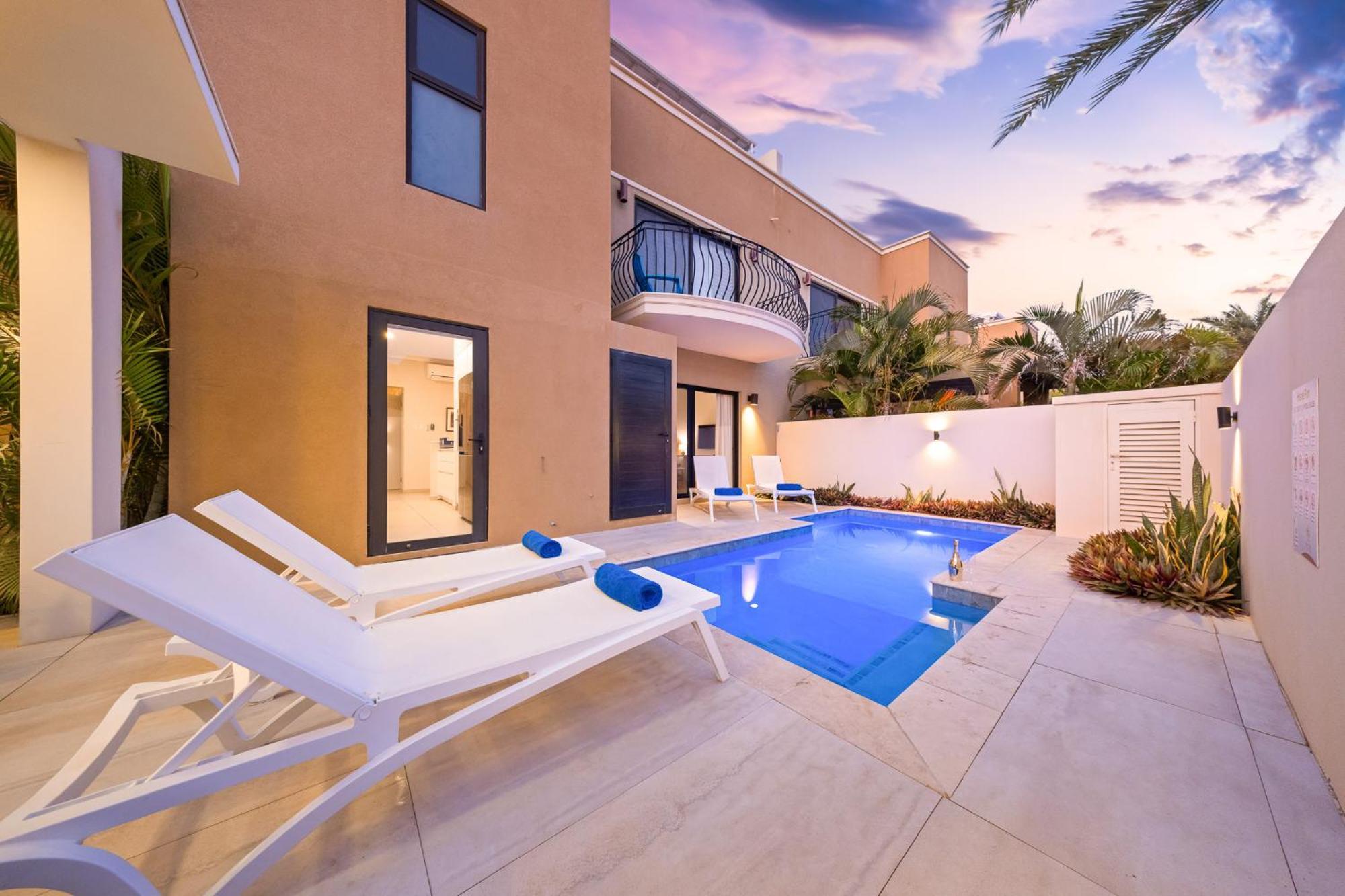 Casa de férias 1 Min To Beach, W Pool, Gym In A Gated Community Palm Beach