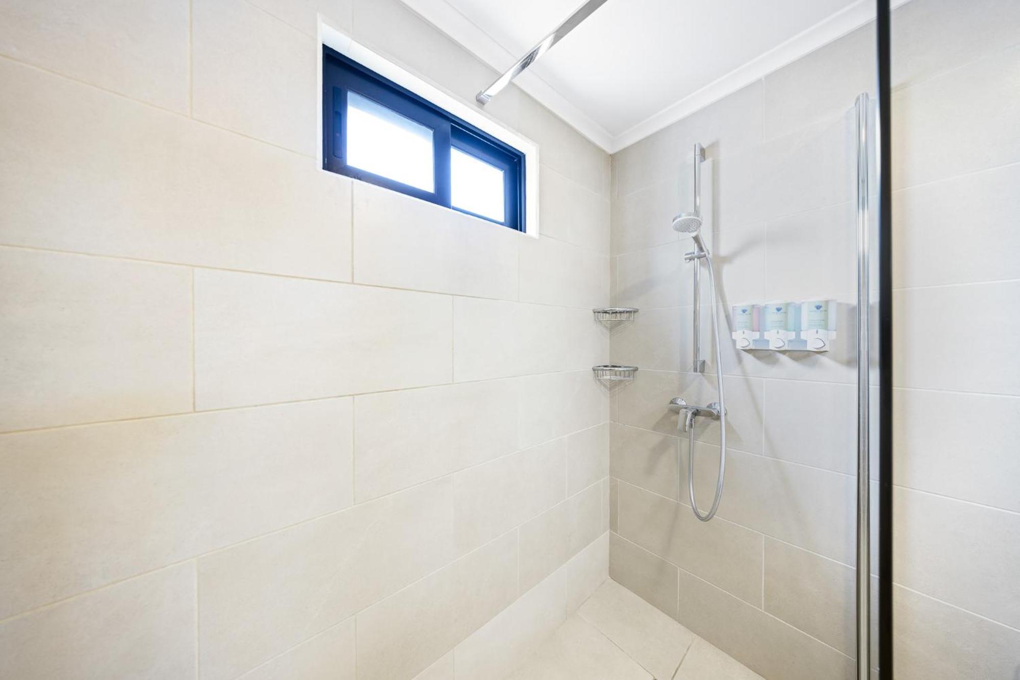 Casa de férias 1 Min To Beach, W Pool, Gym In A Gated Community *