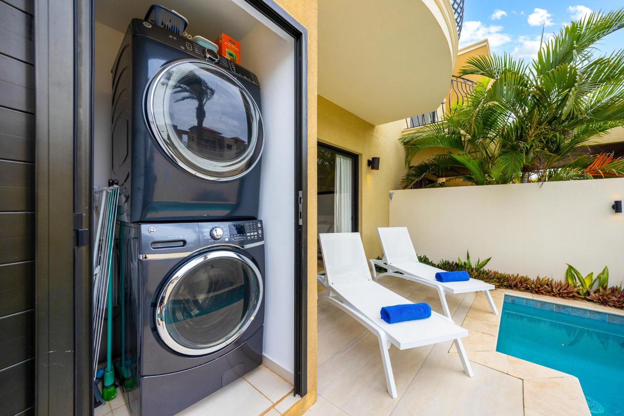 1 Min To Beach, W Pool, Gym In A Gated Community *
