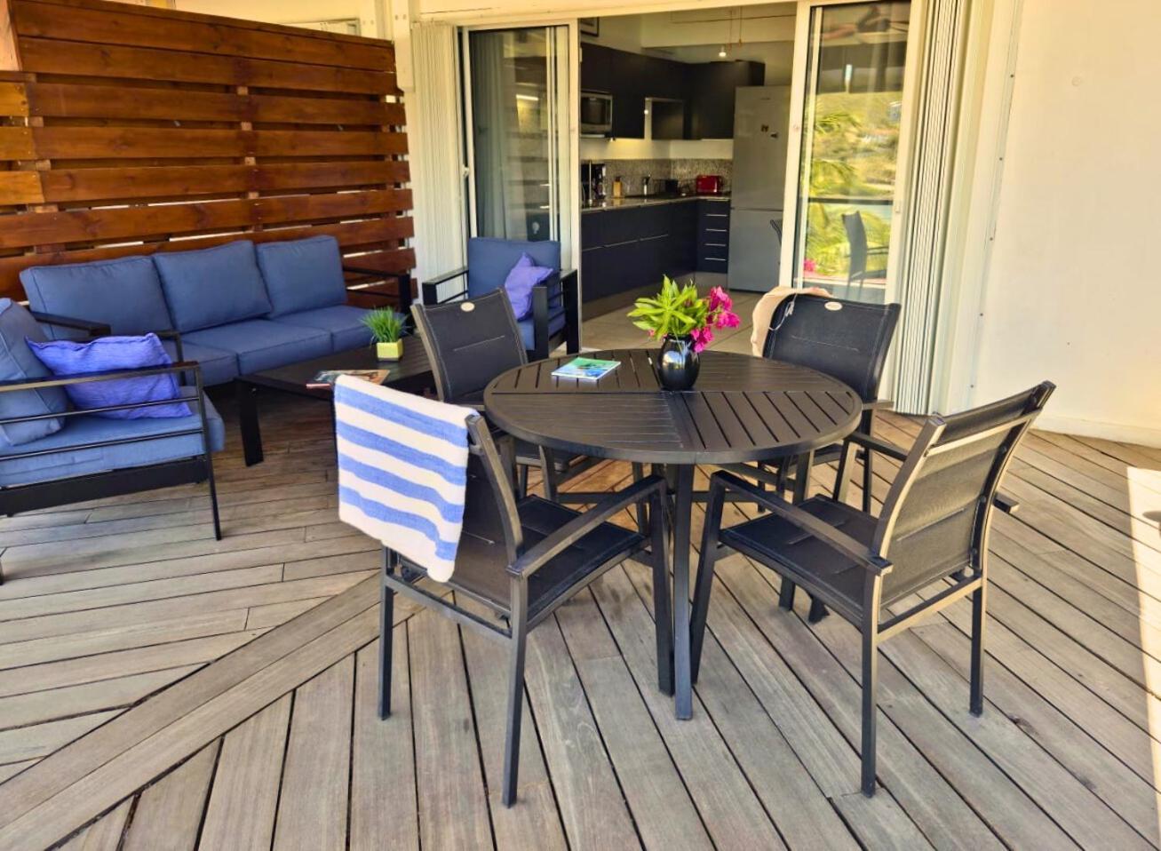 Les Balcons D'oyster Pond Resort