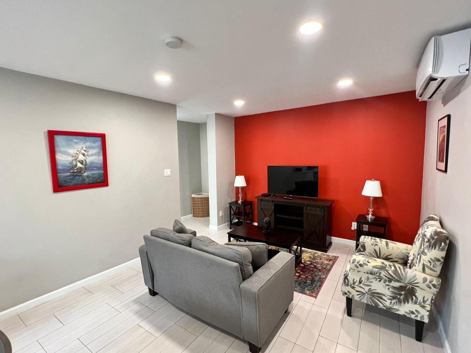Hillsboro Condominiums * Basseterre