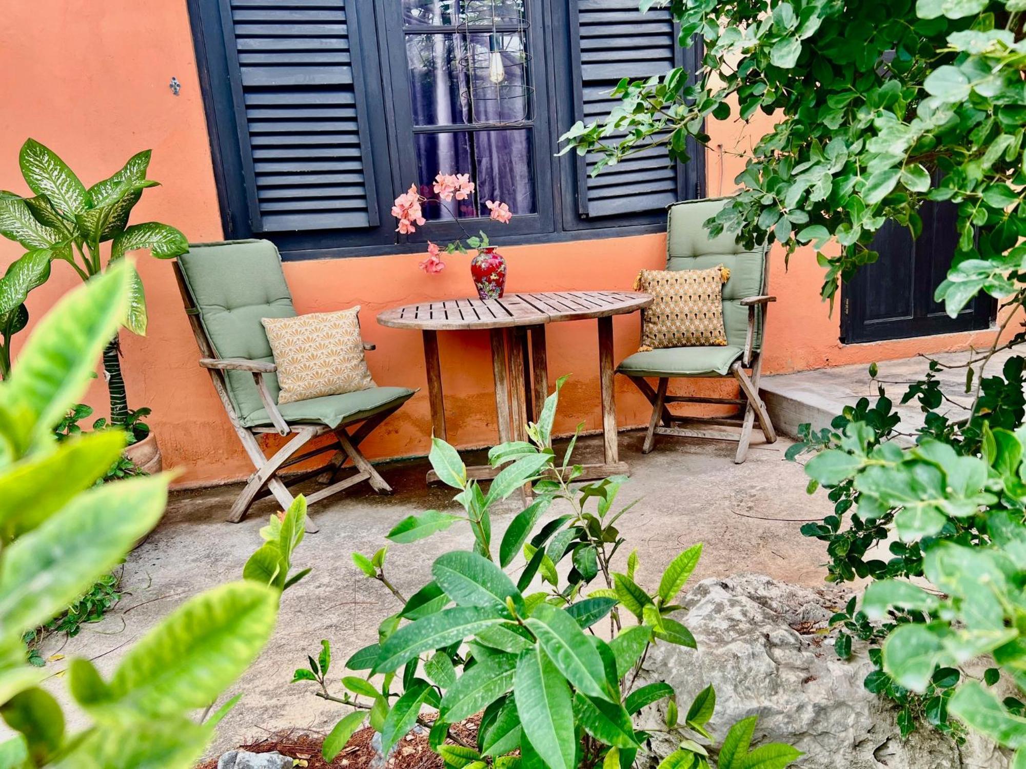 Bed & Breakfast The Octopus Tropical Oasis Sint Michiel