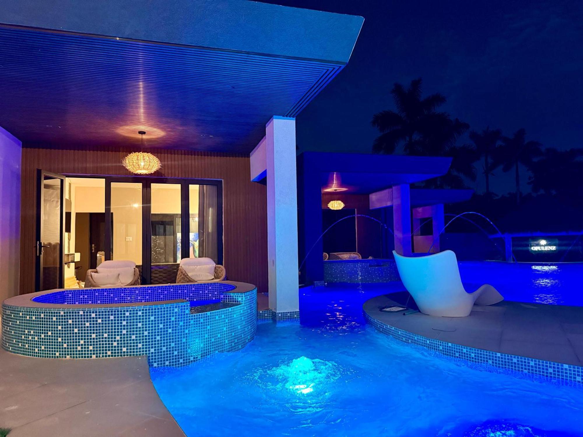 Villa Opulenz *
