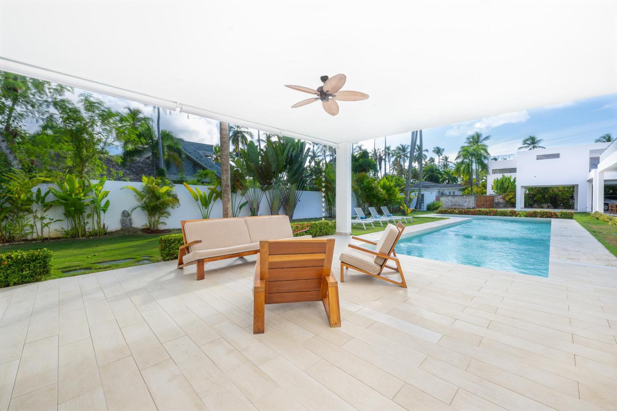 Calma, Luxury For Big Groups At The With Large Pool