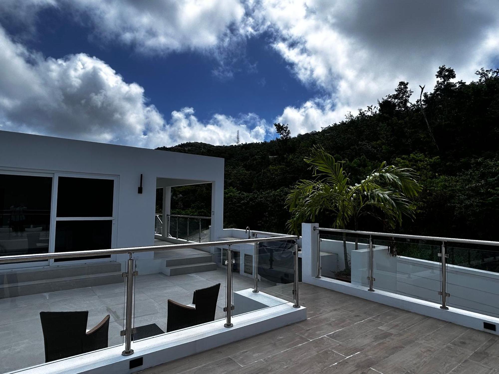 Zafira Luxe * Road Town (Tortola)