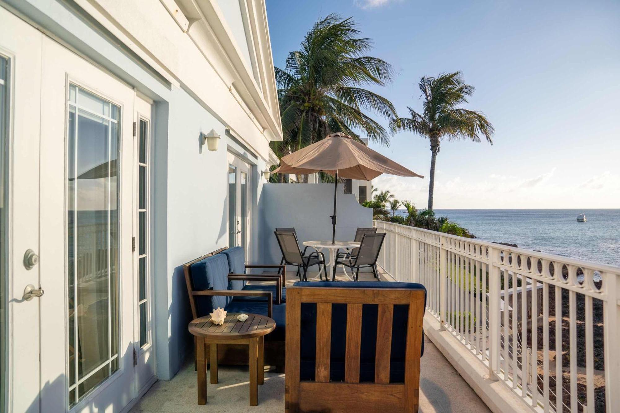 New Oceanfront In Holiday home