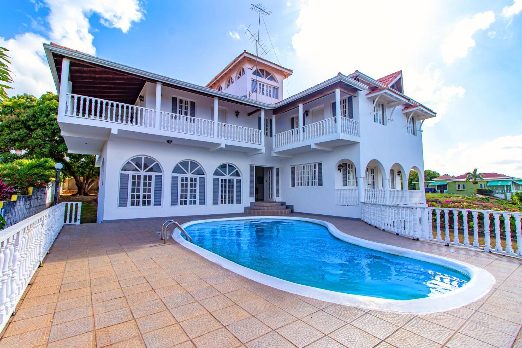 Villa Jamaica - Between Montego Bay & Ochi Rios Includes Cook