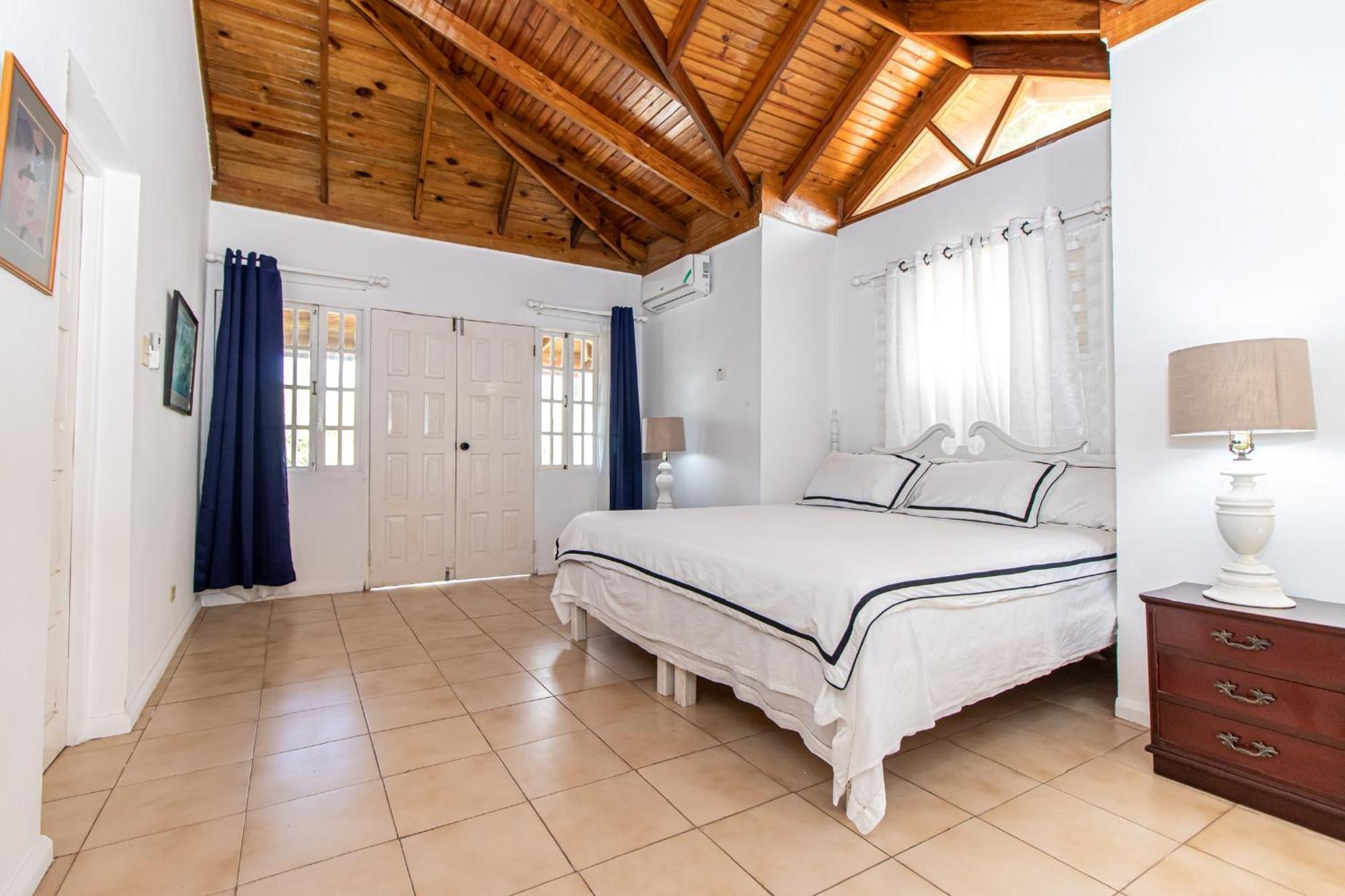 Jamaica - Between Montego Bay & Ochi Rios Includes Cook Discovery Bay