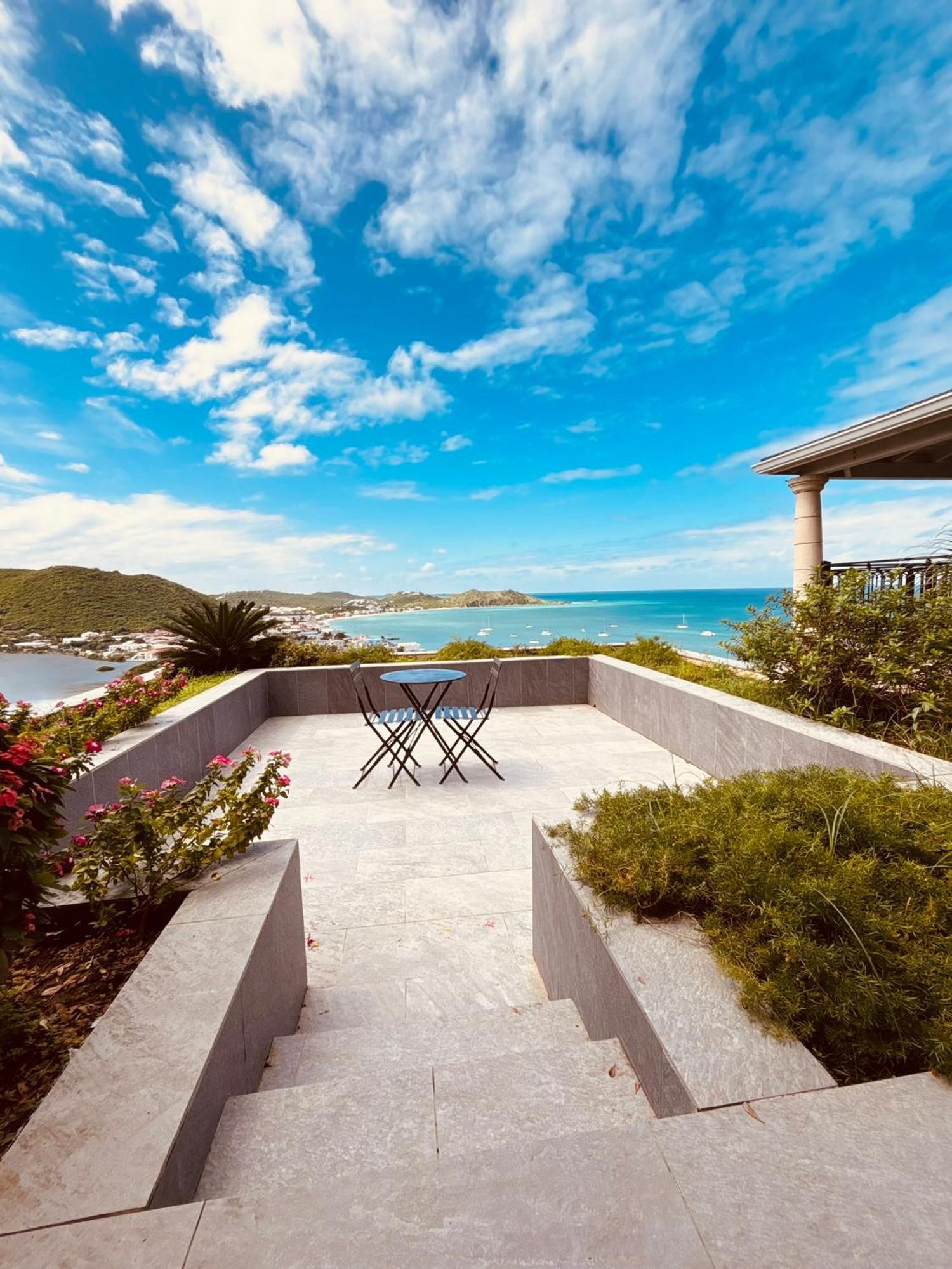 Guest house Carribbean Hill - Stunning View And Infinity Pool *