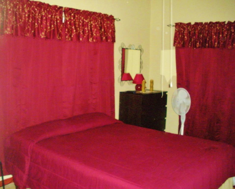 Mom's Village Bed & Breakfast Runaway Bay