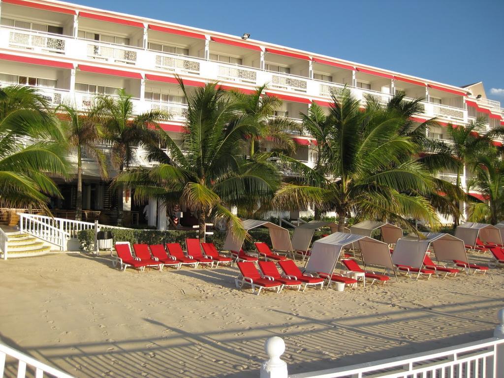 Grand Decameron Montego Beach, A Trademark All-inclusive Resort