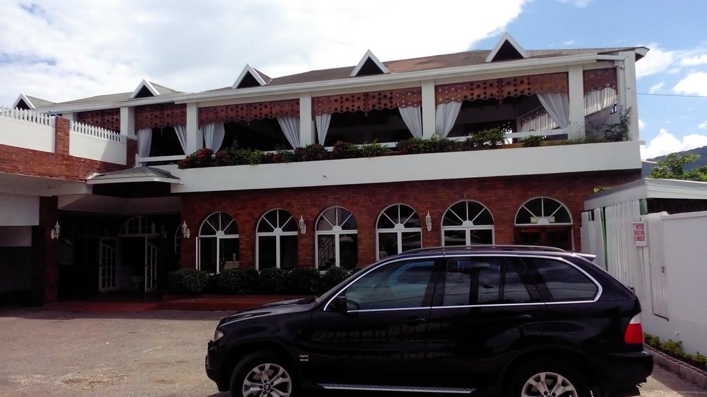 Village Hotel 3*