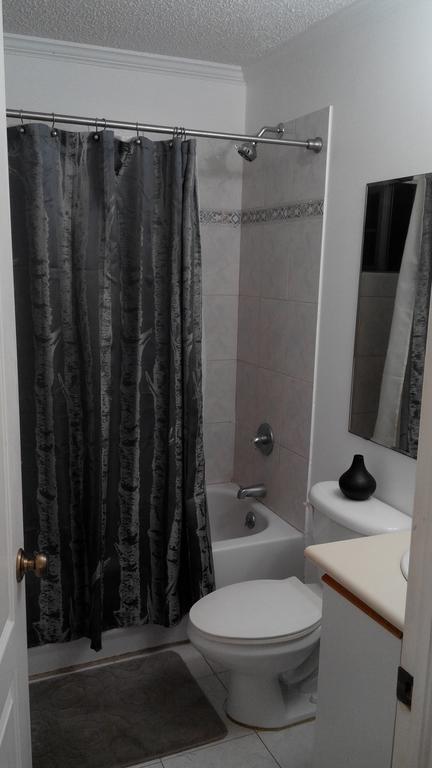 Signature's 21 At The Country Club Apartment Kingston