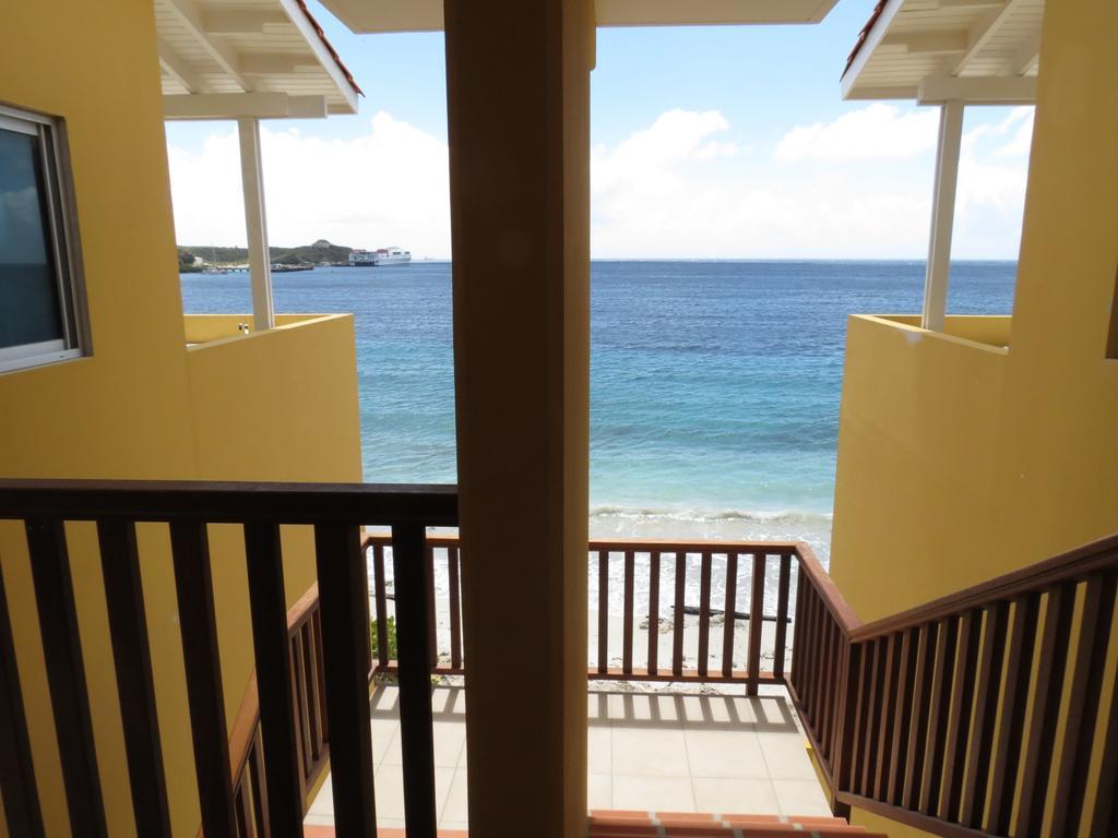 Palapa Curacao 2*