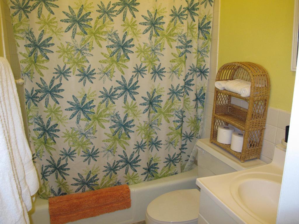 Inn Eldemire's Tropical Island