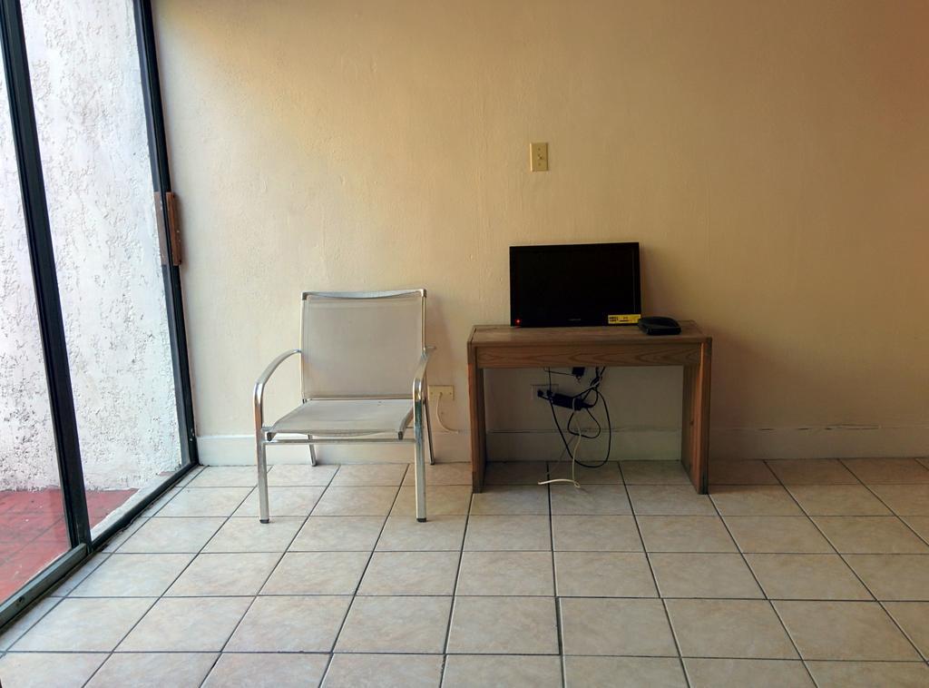 Coco Plum Bahamas Hotel 2*