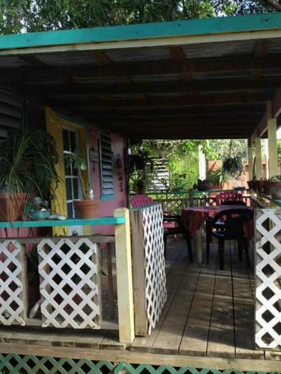 Guest house Naniqui - Only Adults -parking Golf Car Only *